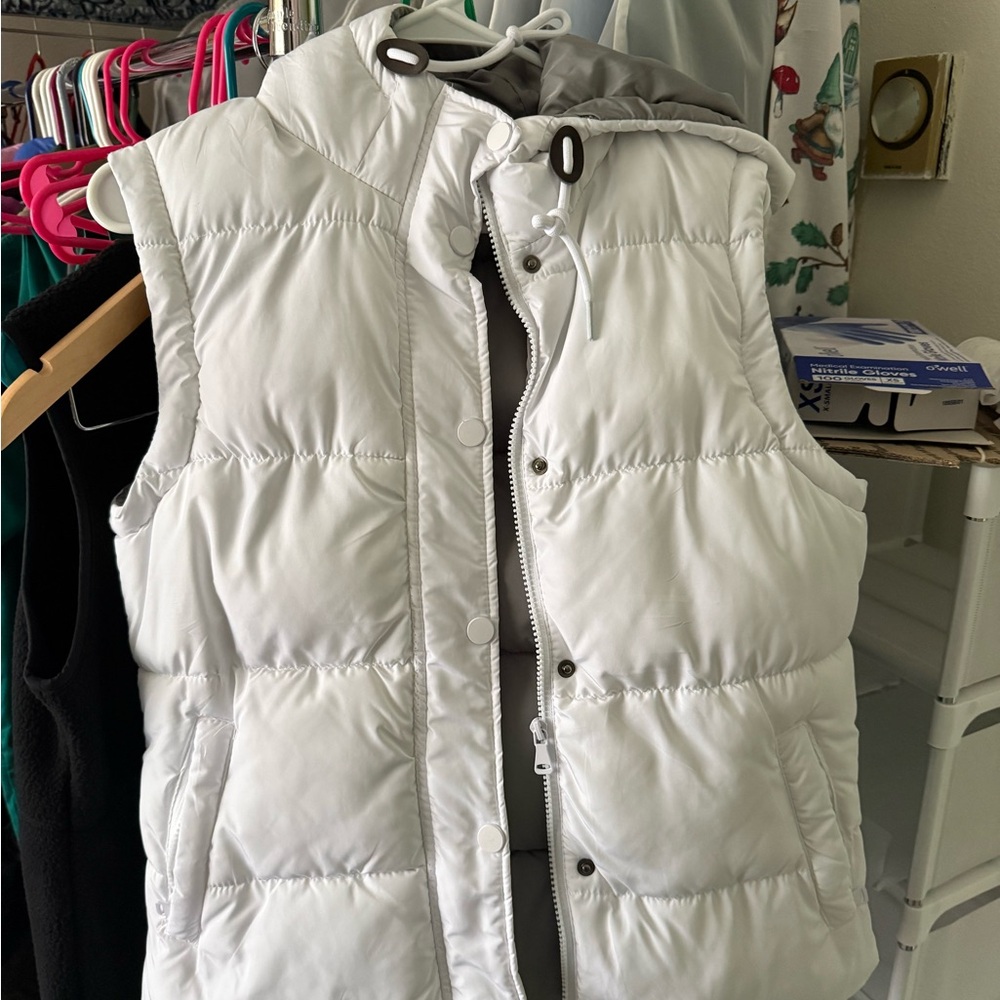 Elegant White Quilted Vest for Women